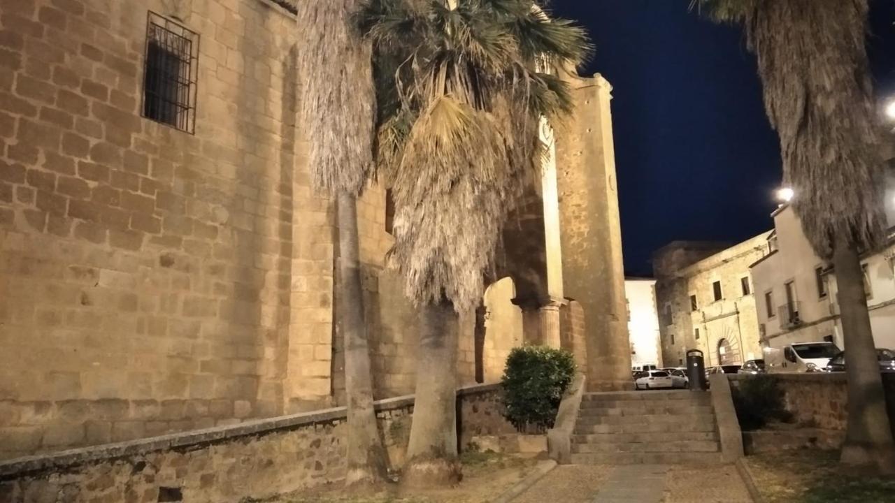 Naturalia: La Casita Con Patio Caces Dış mekan fotoğraf