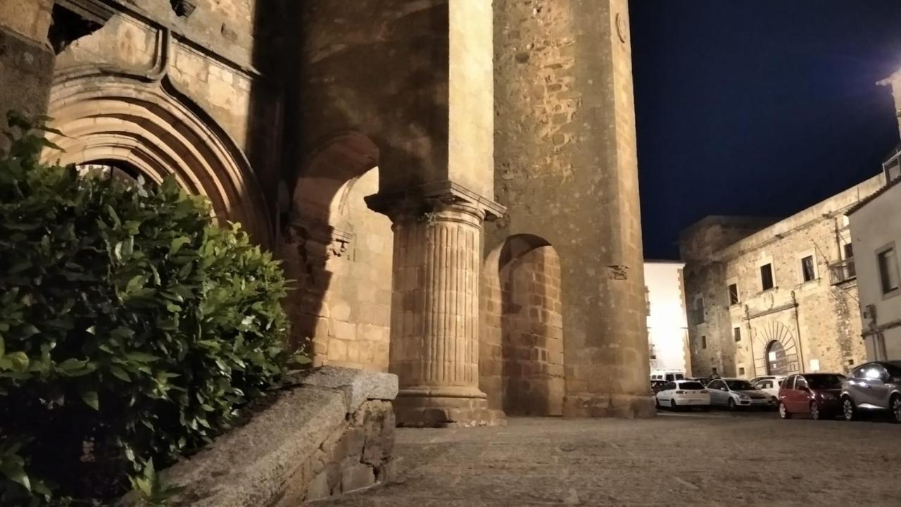 Naturalia: La Casita Con Patio Caces Dış mekan fotoğraf